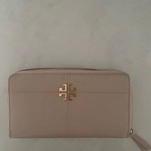 Tori Burch wallet